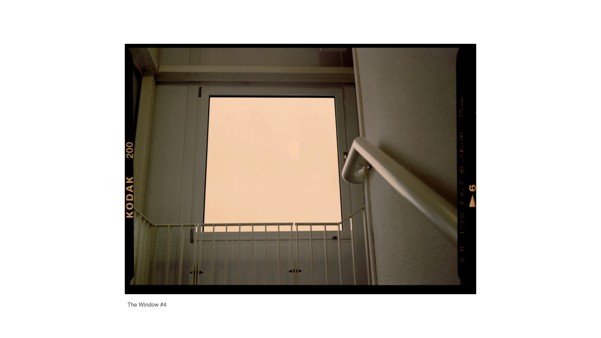 在窗边 Beside the Window · 16
